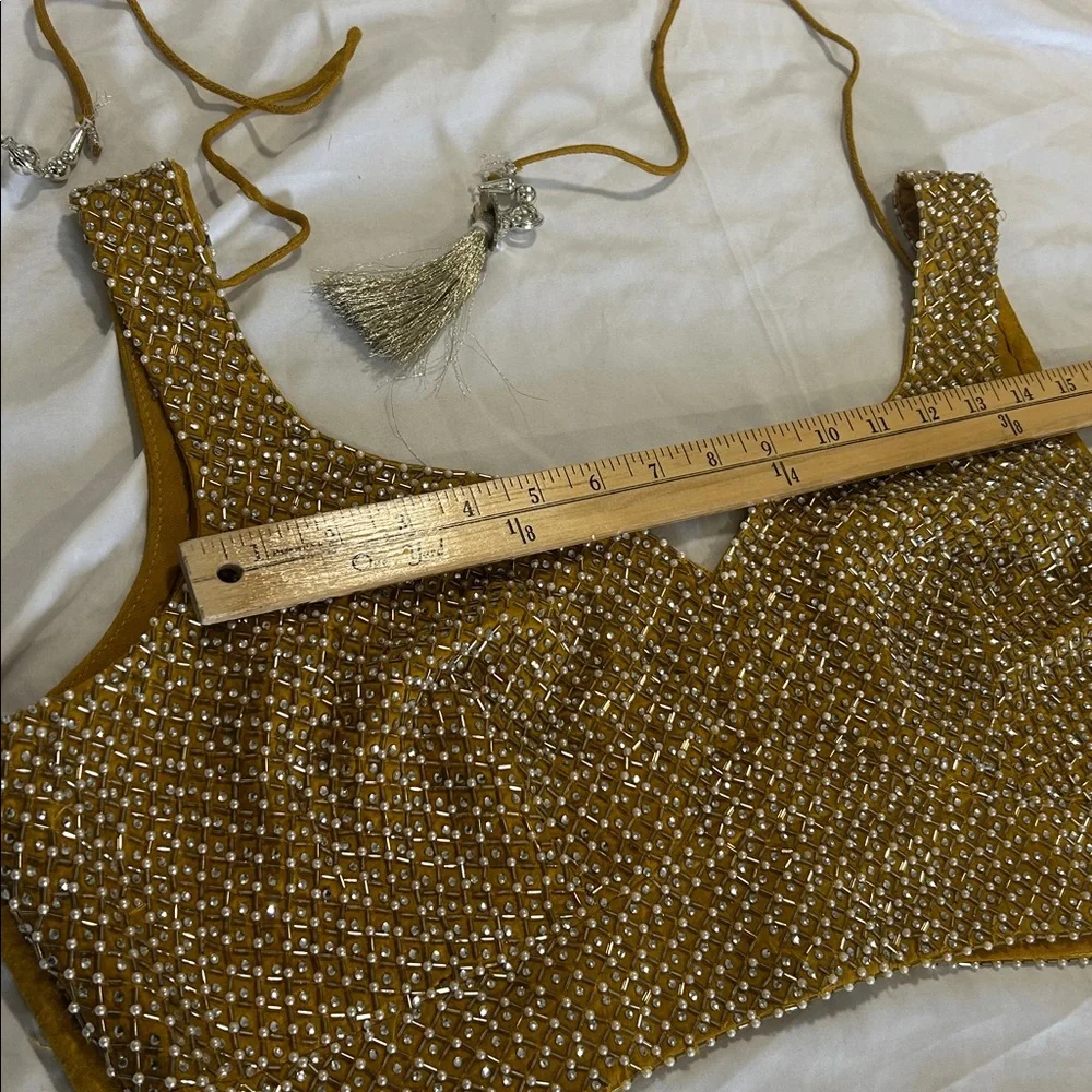 Lehenga charnyia choli yellow indian wedding wear gold. Net Duppatta
Pearls S. L - Picture 9 of 17